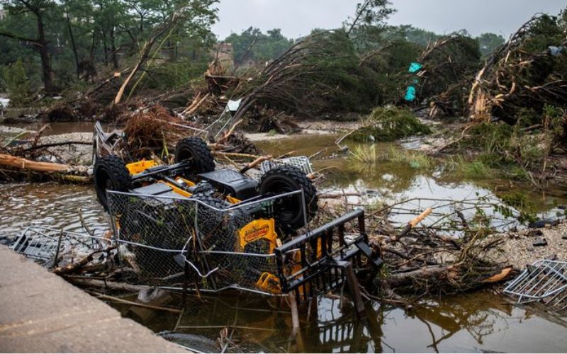 টেক্সাসে ভয়াবহ বন্যা: মৃতের সংখ্যা বেড়ে ৮২, নিখোঁজ ৪১